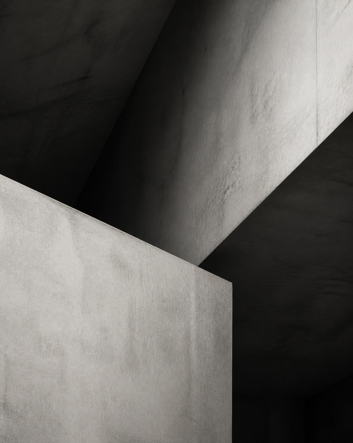 Abstrakte arkitektoniske betonflader i gråtoner